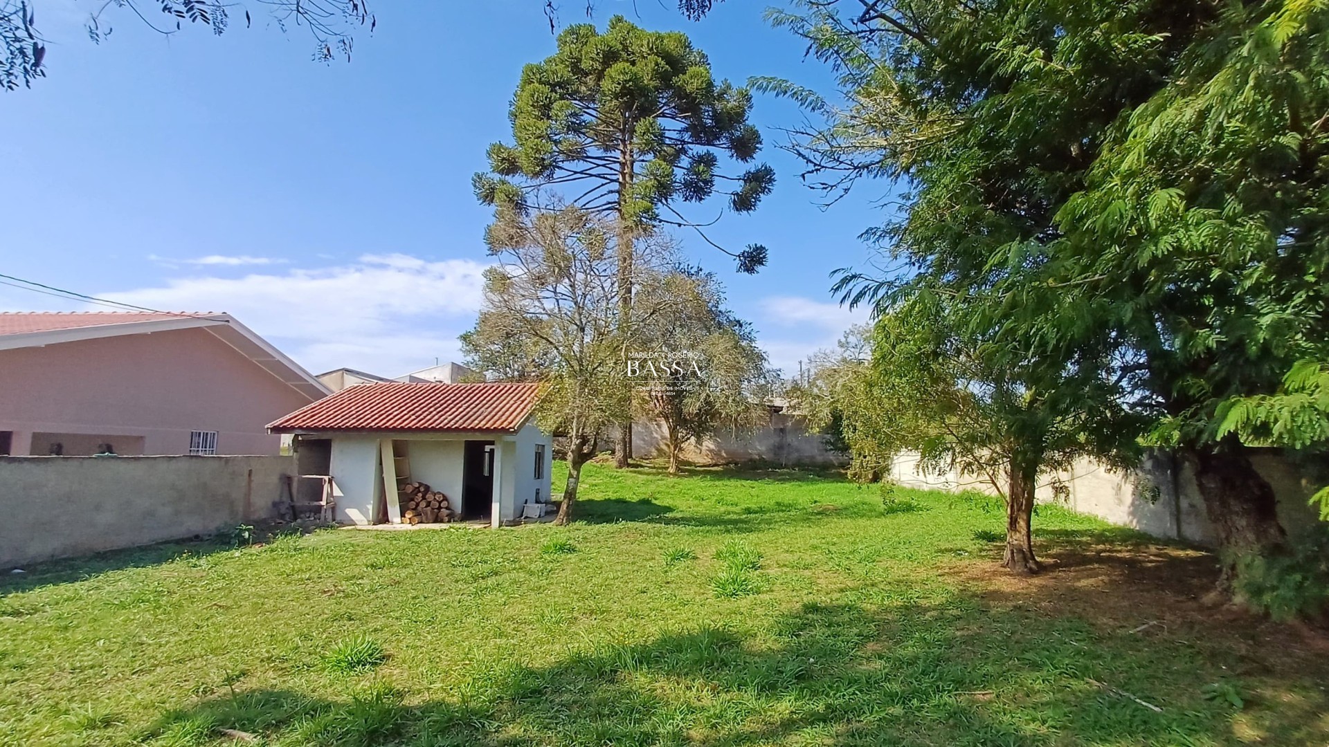 Terreno de esquina - Borda do Campo