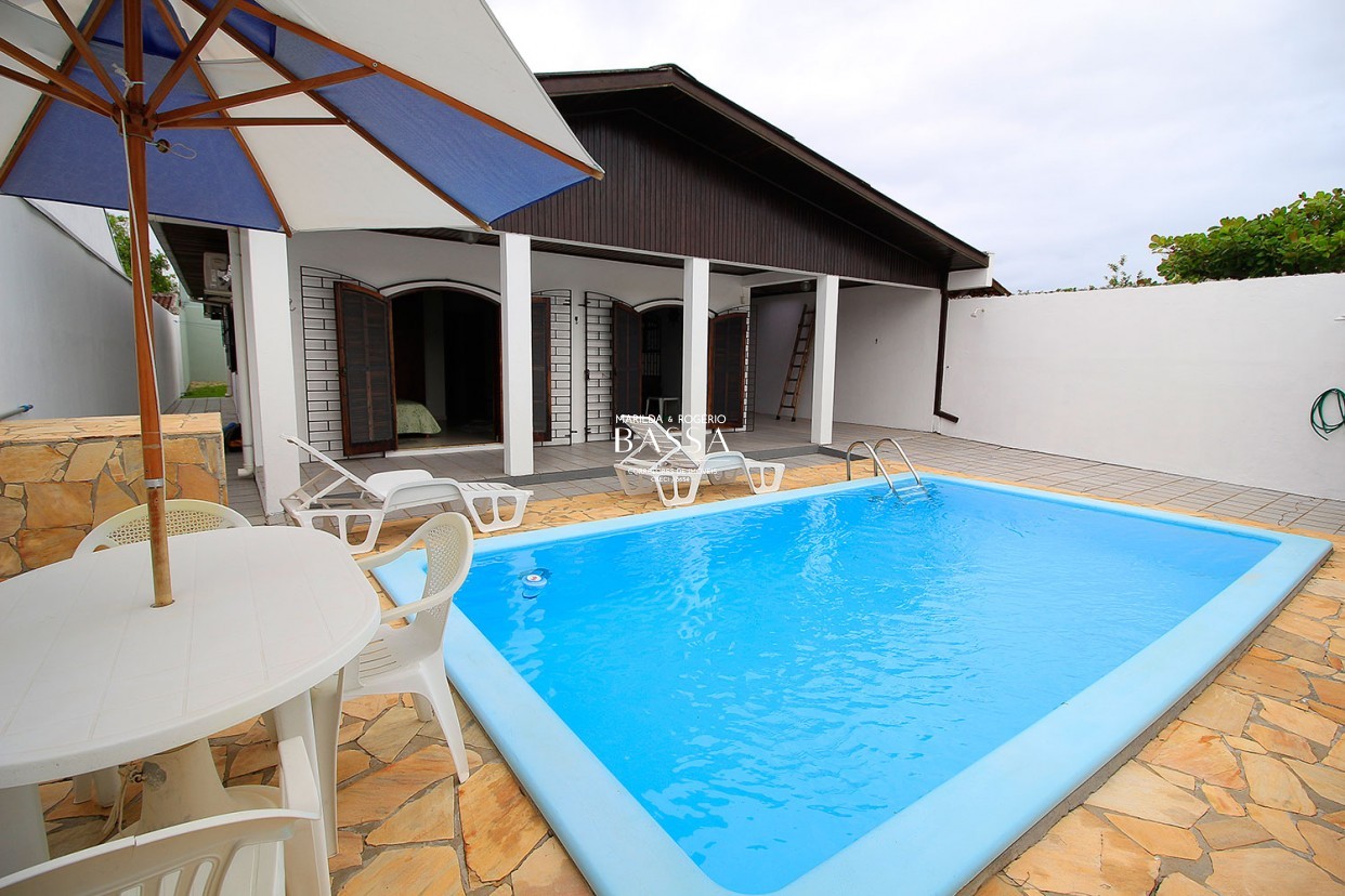 Casa com Piscina mobiliada - Guaratuba