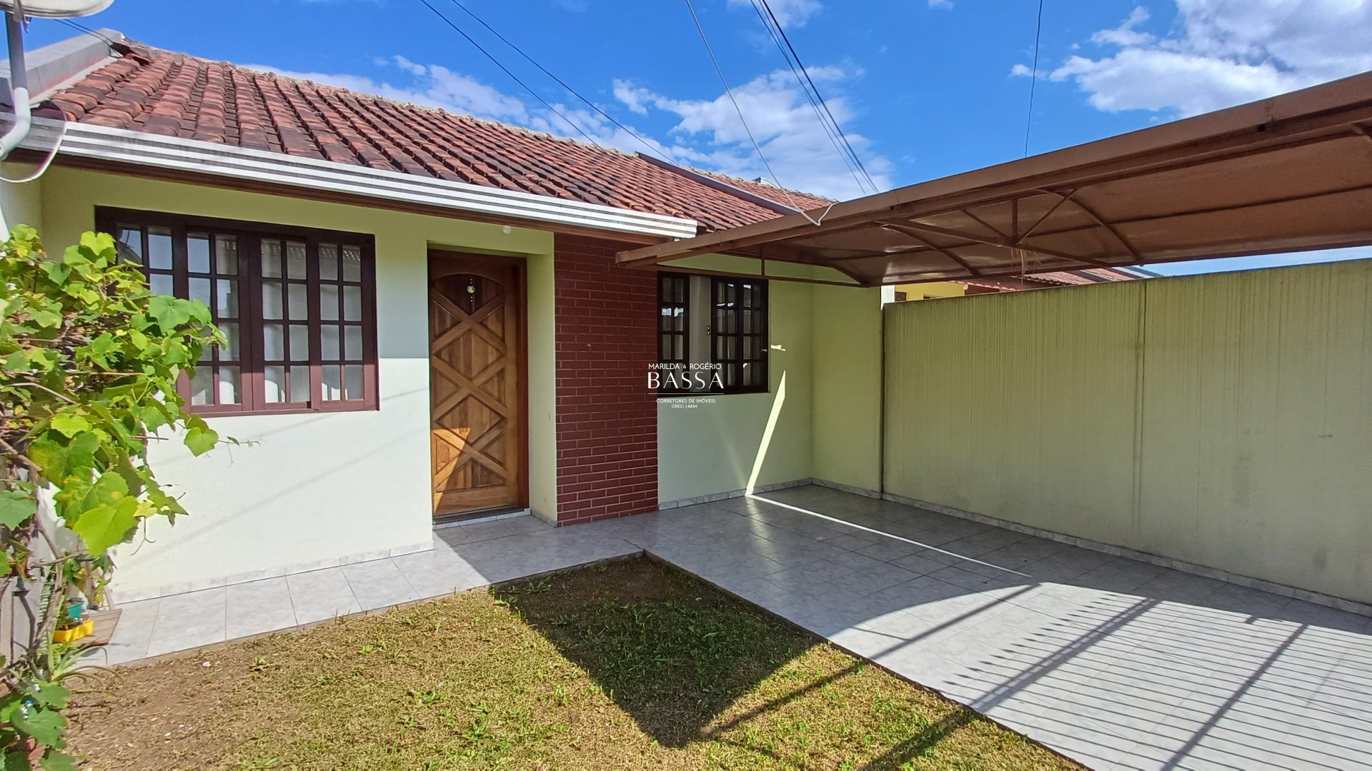 Casa com 02 dormitórios - Condomínio fechado - Jardim Cruzeiro